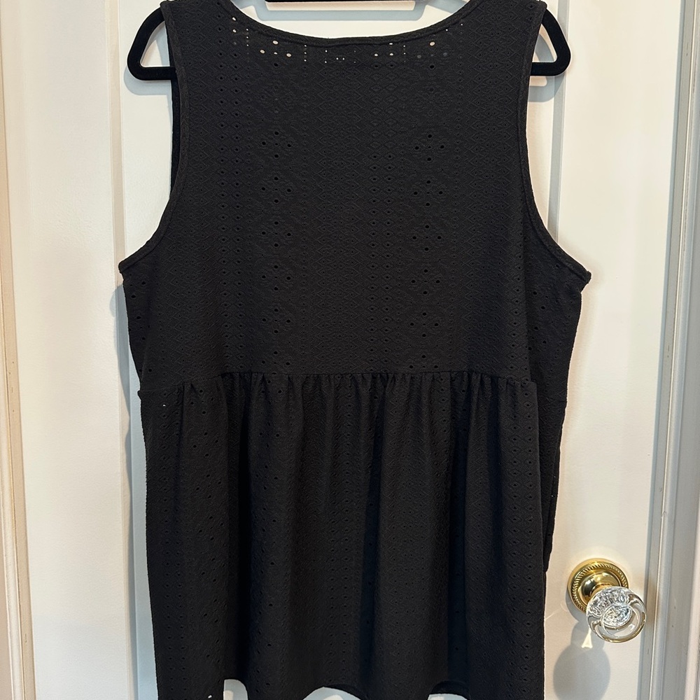 Chic Soul Black Tank Top with Classic Style
